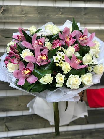 Букет цветов из: Розы и Хризантемы в Канглах