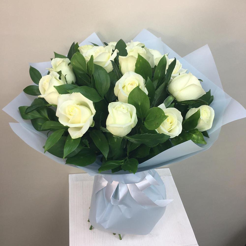 Букет 15 Белых роз Проуд в Канглах