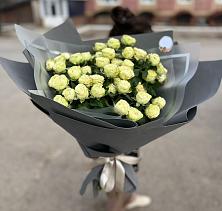 Букет Белые кустовые розы Солинеро в Канглах