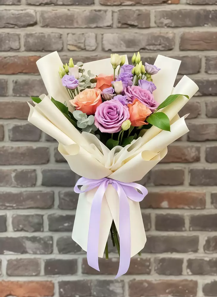 Букет цветов из: Лизиантусы и Розы в Канглах