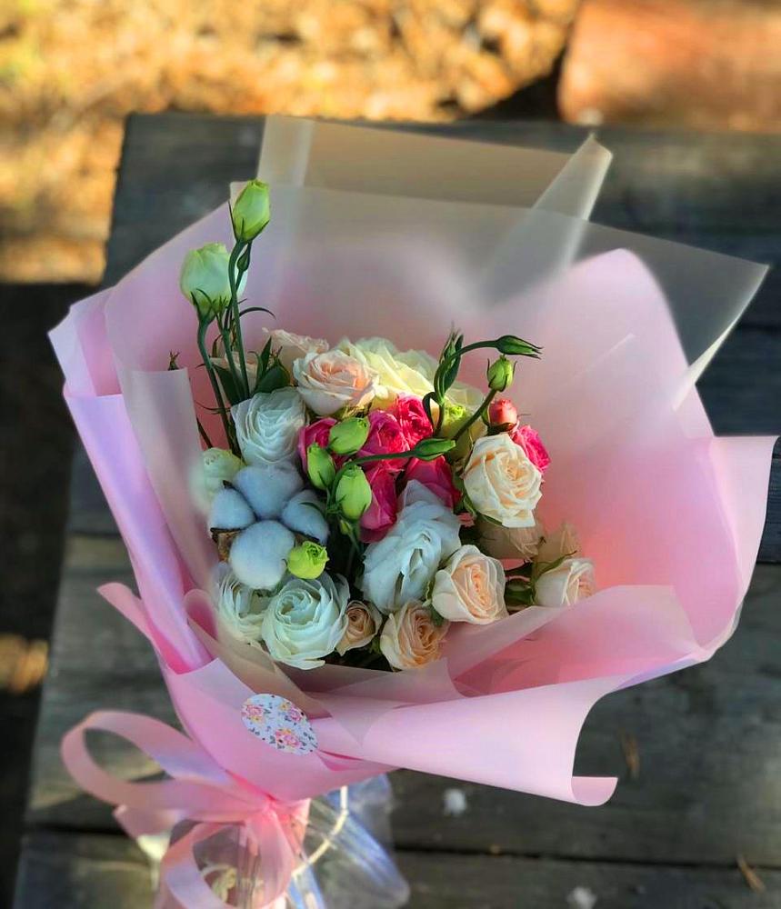 Букет цветов из: Розы и Лизиантусы в Канглах