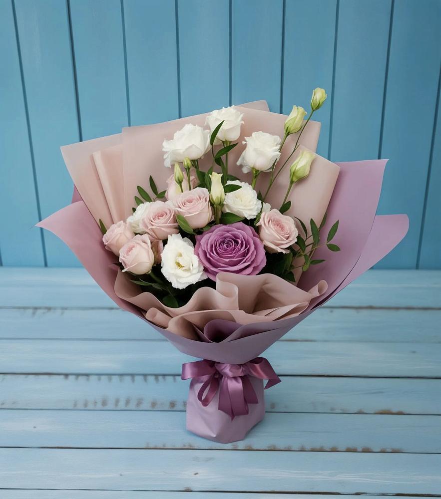 Букет цветов из: Розы и Лизиантусы в Канглах